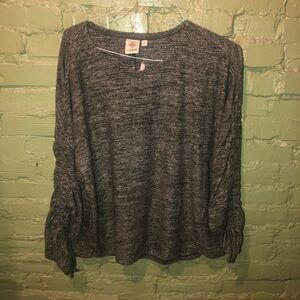 Alkamy super soft lace rucjhes sleeve top M